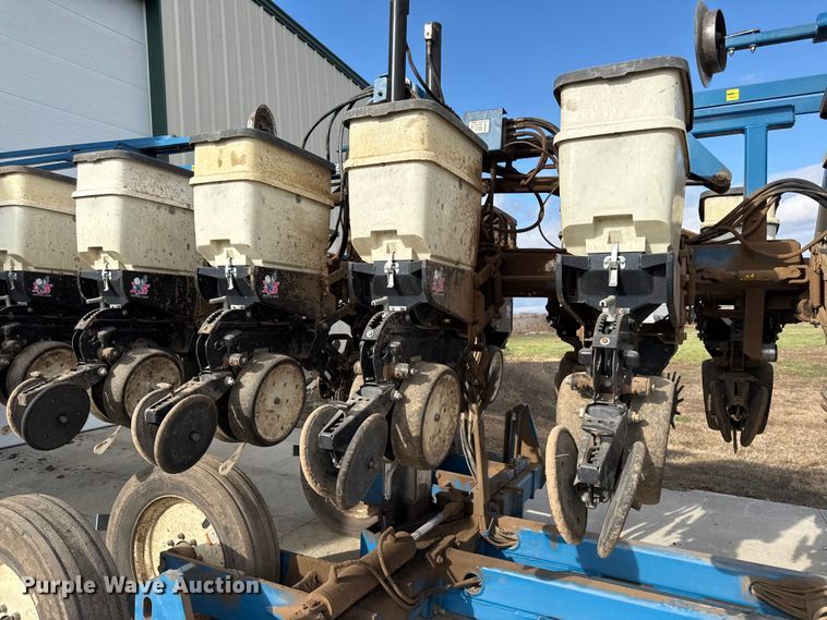 image for item EC4485 Kinze 3600 split row planter