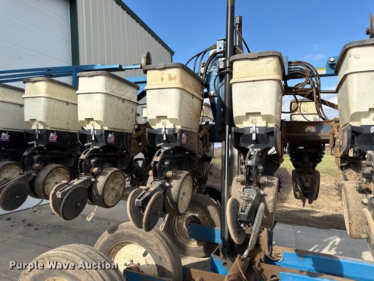 image for item EC4485 Kinze 3600 split row planter