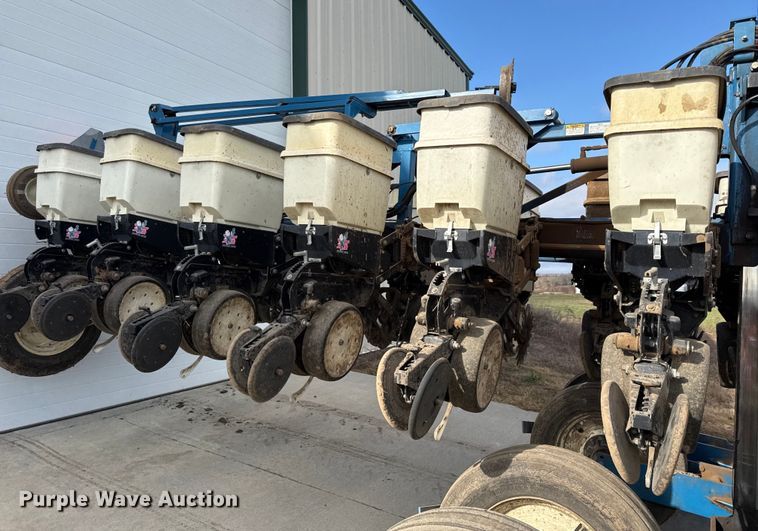 image for item EC4485 Kinze 3600 split row planter