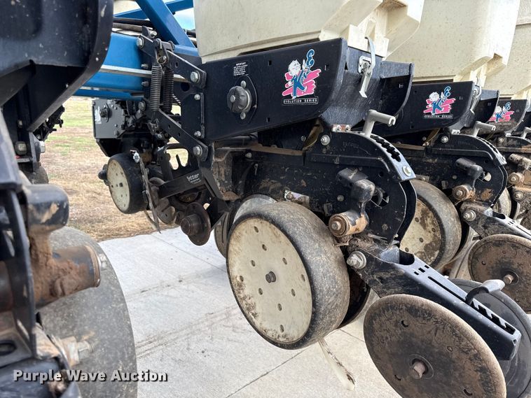 image for item EC4485 Kinze 3600 split row planter