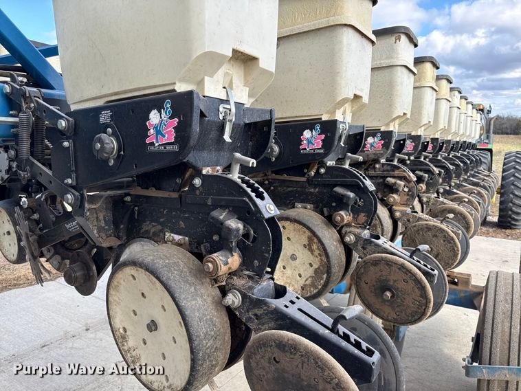 image for item EC4485 Kinze 3600 split row planter
