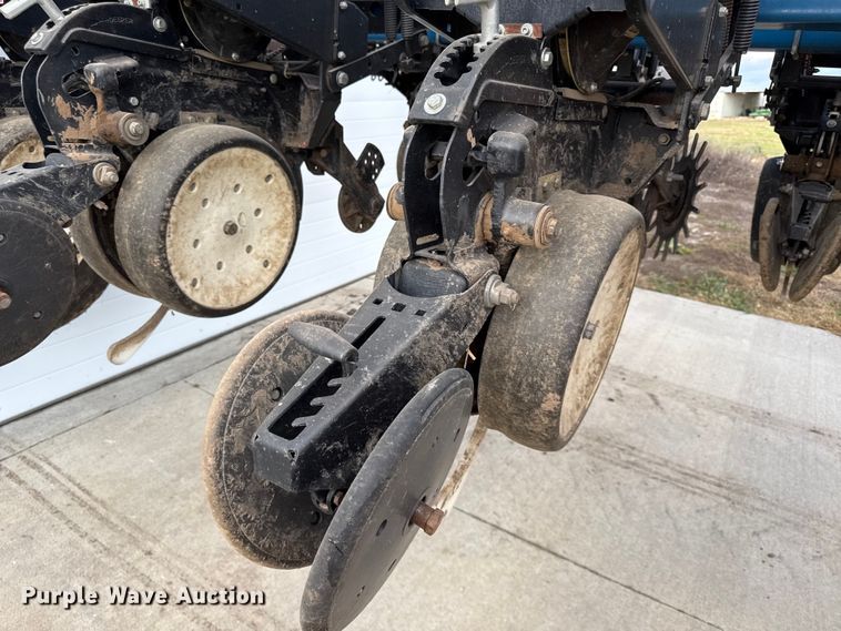 image for item EC4485 Kinze 3600 split row planter