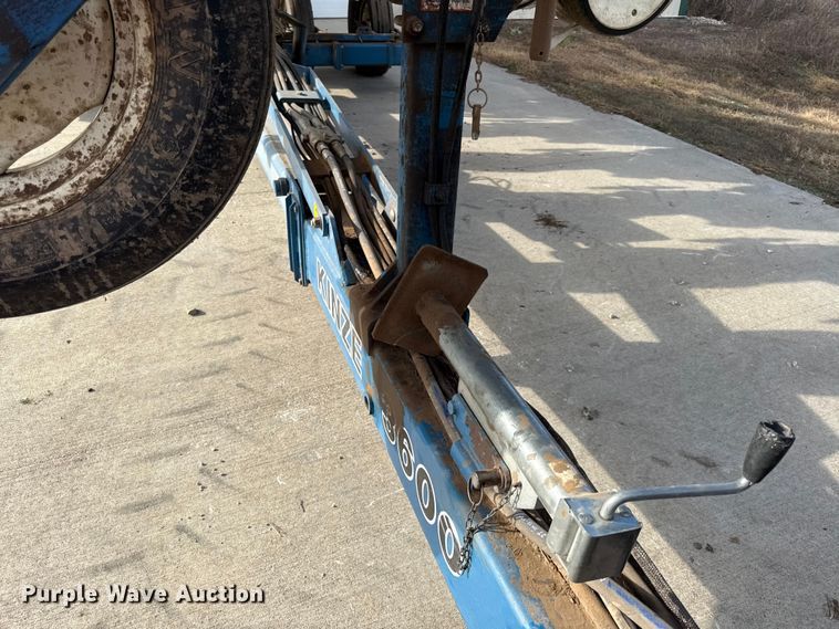 image for item EC4485 Kinze 3600 split row planter