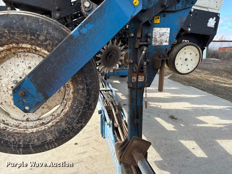 image for item EC4485 Kinze 3600 split row planter
