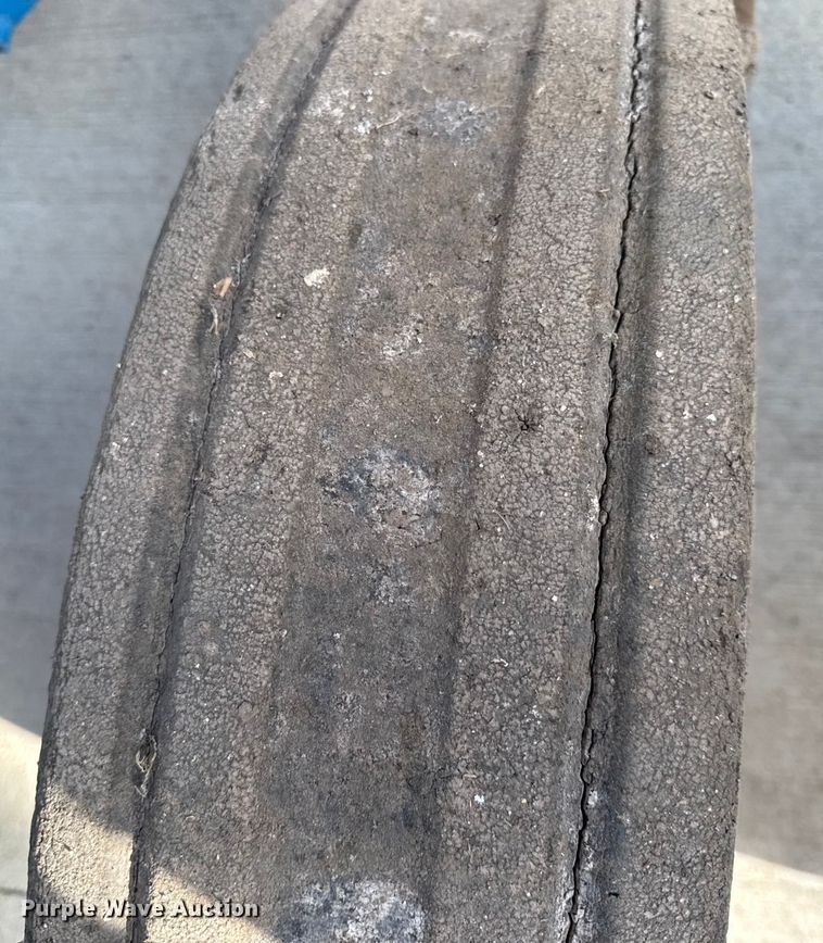 image for item EC4485 Kinze 3600 split row planter