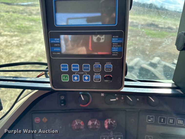 image for item EC4485 Kinze 3600 split row planter