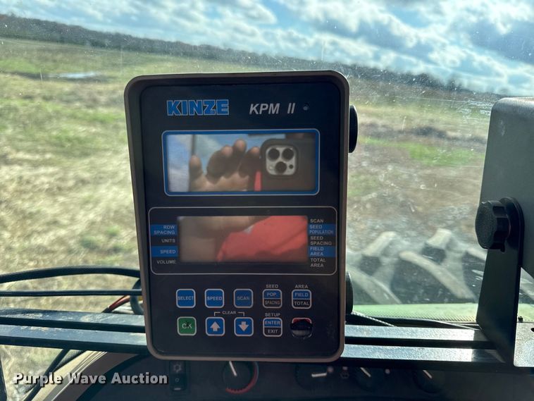 image for item EC4485 Kinze 3600 split row planter