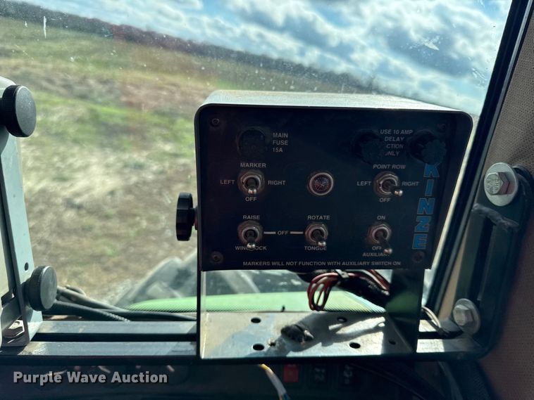 image for item EC4485 Kinze 3600 split row planter