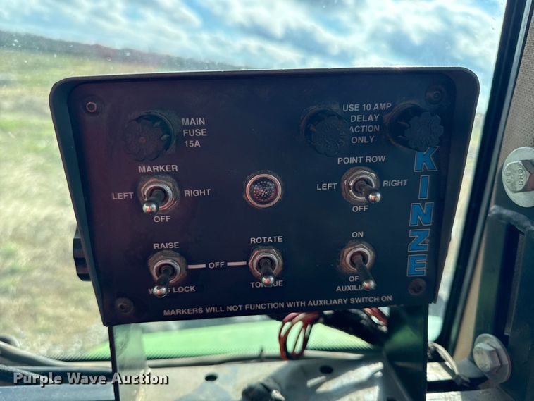 image for item EC4485 Kinze 3600 split row planter