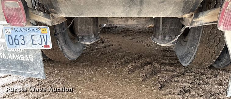 image for item EC4488 1985 GMC C7000 grain truck