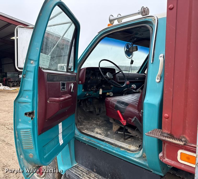 image for item EC4488 1985 GMC C7000 grain truck