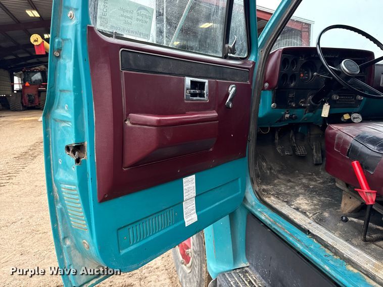 image for item EC4488 1985 GMC C7000 grain truck