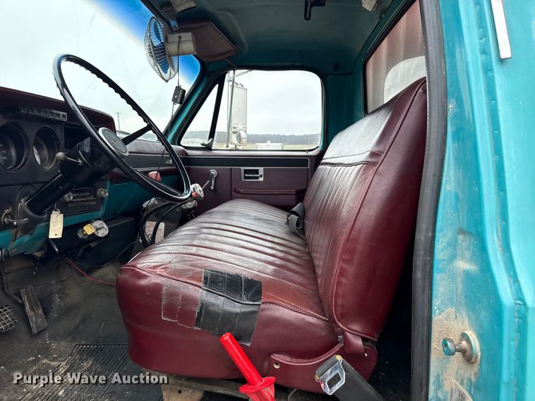 image for item EC4488 1985 GMC C7000 grain truck