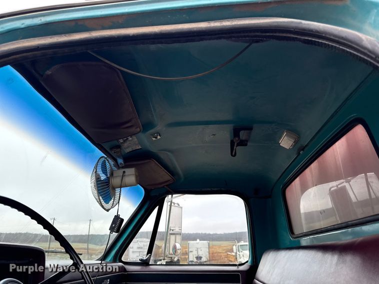 image for item EC4488 1985 GMC C7000 grain truck