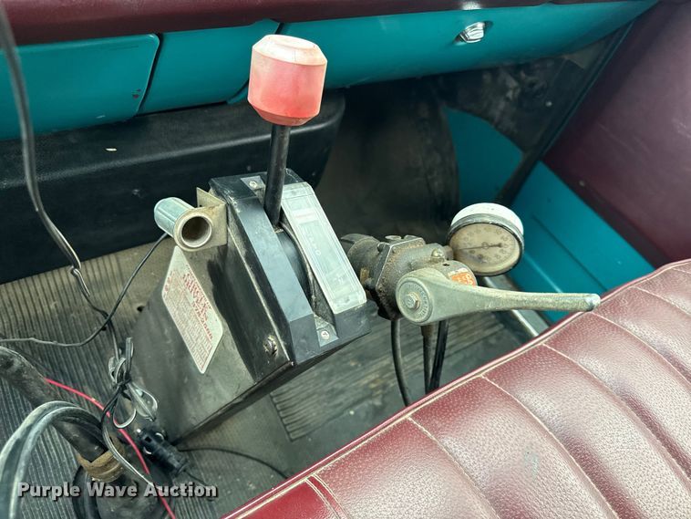 image for item EC4488 1985 GMC C7000 grain truck