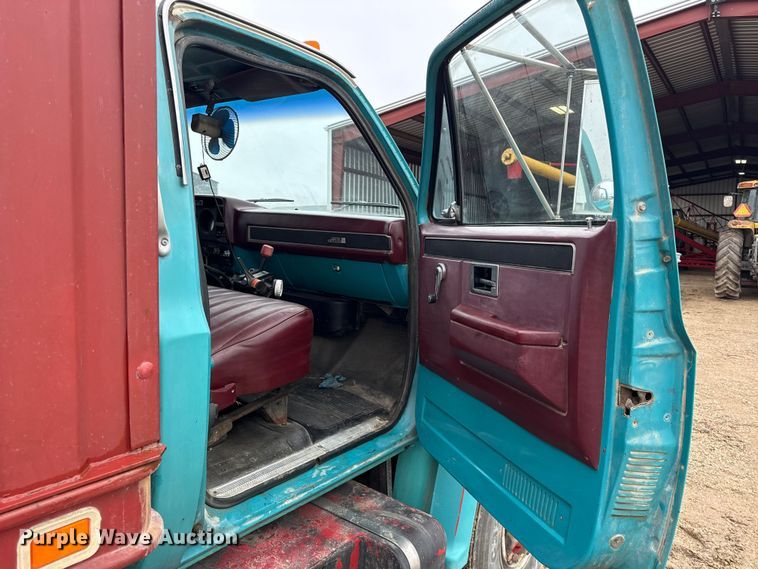 image for item EC4488 1985 GMC C7000 grain truck