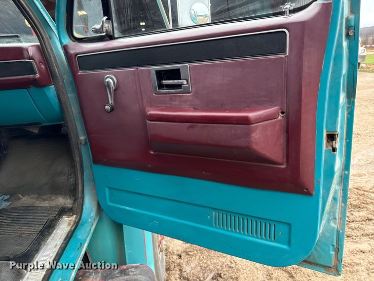 image for item EC4488 1985 GMC C7000 grain truck