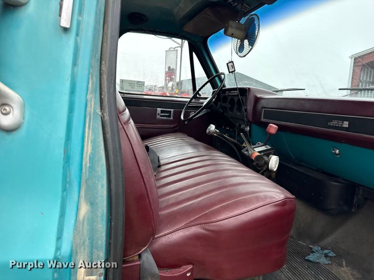 image for item EC4488 1985 GMC C7000 grain truck