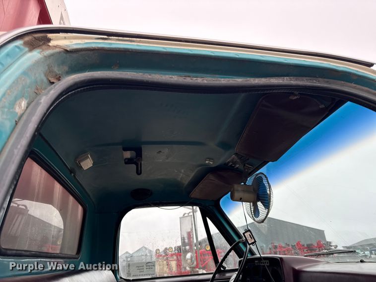 image for item EC4488 1985 GMC C7000 grain truck