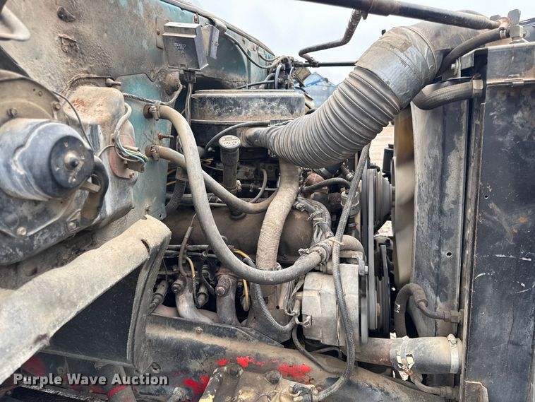 image for item EC4488 1985 GMC C7000 grain truck