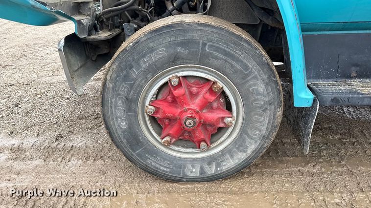 image for item EC4488 1985 GMC C7000 grain truck