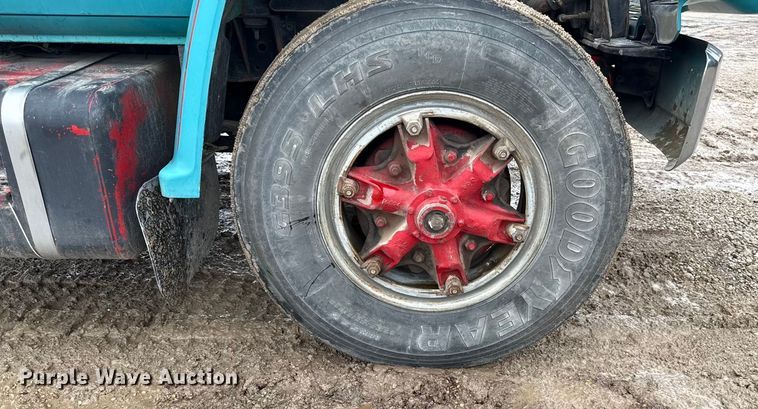 image for item EC4488 1985 GMC C7000 grain truck