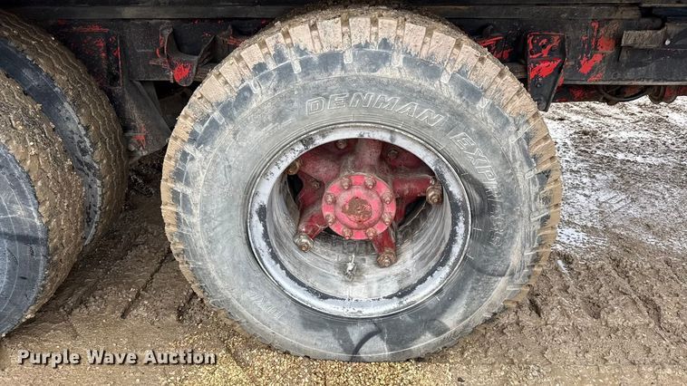 image for item EC4488 1985 GMC C7000 grain truck