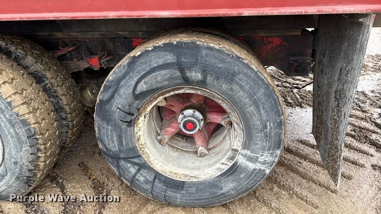 image for item EC4488 1985 GMC C7000 grain truck