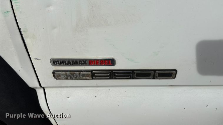 image for item ED2443 2005 GMC Sierra 3500 bale bed pickup truck