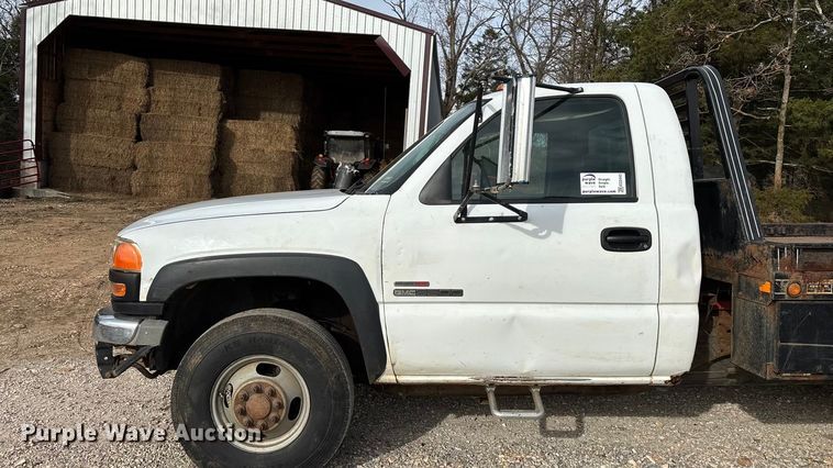 image for item ED2443 2005 GMC Sierra 3500 bale bed pickup truck