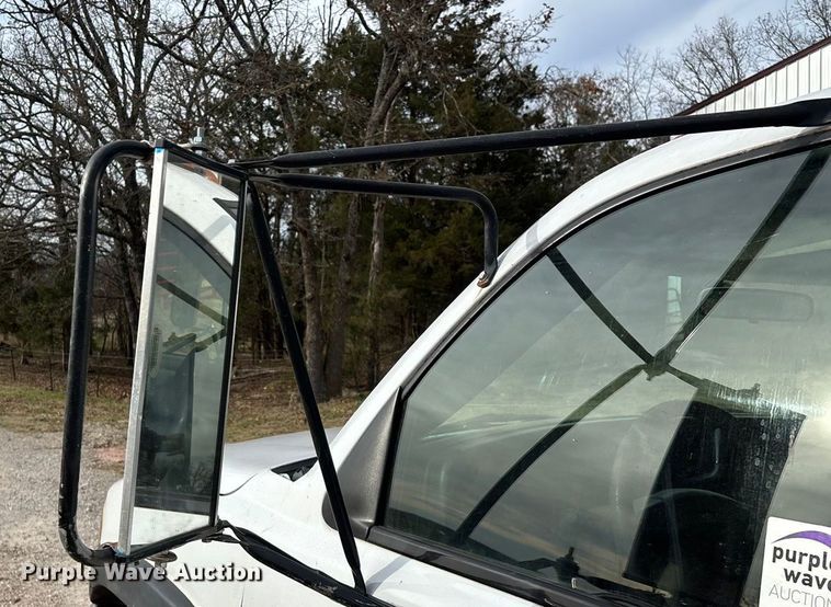 image for item ED2443 2005 GMC Sierra 3500 bale bed pickup truck