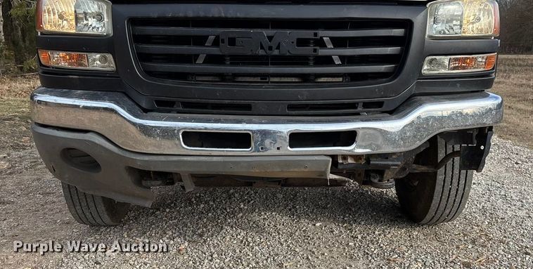 image for item ED2443 2005 GMC Sierra 3500 bale bed pickup truck