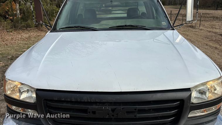 image for item ED2443 2005 GMC Sierra 3500 bale bed pickup truck