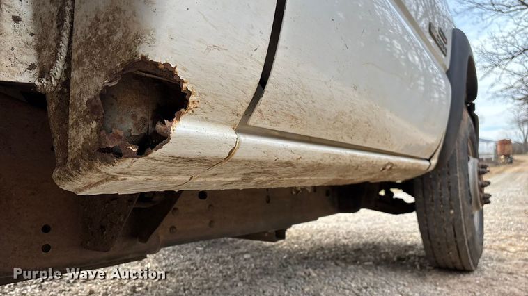 image for item ED2443 2005 GMC Sierra 3500 bale bed pickup truck