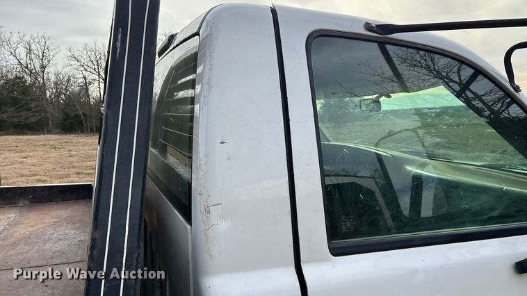 image for item ED2443 2005 GMC Sierra 3500 bale bed pickup truck