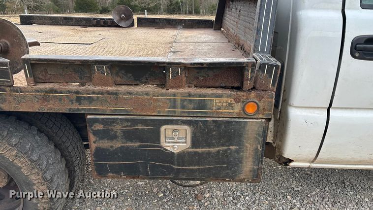 image for item ED2443 2005 GMC Sierra 3500 bale bed pickup truck