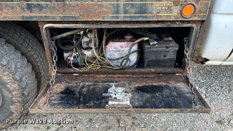 image for item ED2443 2005 GMC Sierra 3500 bale bed pickup truck