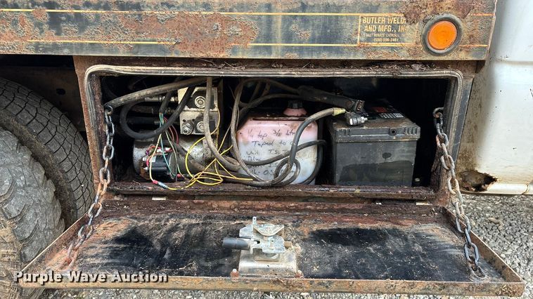 image for item ED2443 2005 GMC Sierra 3500 bale bed pickup truck