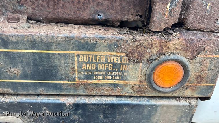 image for item ED2443 2005 GMC Sierra 3500 bale bed pickup truck