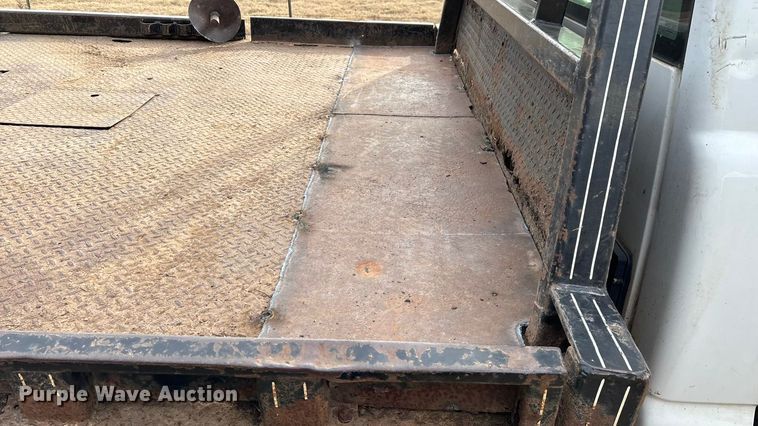 image for item ED2443 2005 GMC Sierra 3500 bale bed pickup truck