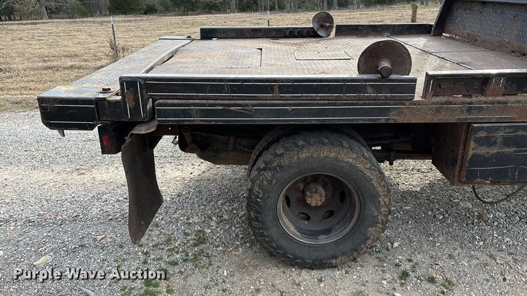 image for item ED2443 2005 GMC Sierra 3500 bale bed pickup truck