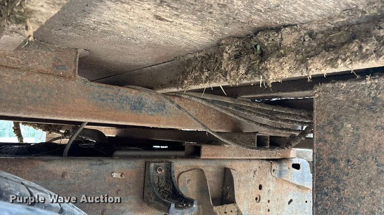 image for item ED2443 2005 GMC Sierra 3500 bale bed pickup truck