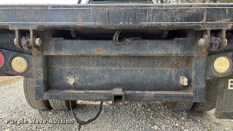 image for item ED2443 2005 GMC Sierra 3500 bale bed pickup truck