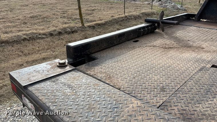 image for item ED2443 2005 GMC Sierra 3500 bale bed pickup truck