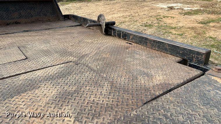 image for item ED2443 2005 GMC Sierra 3500 bale bed pickup truck