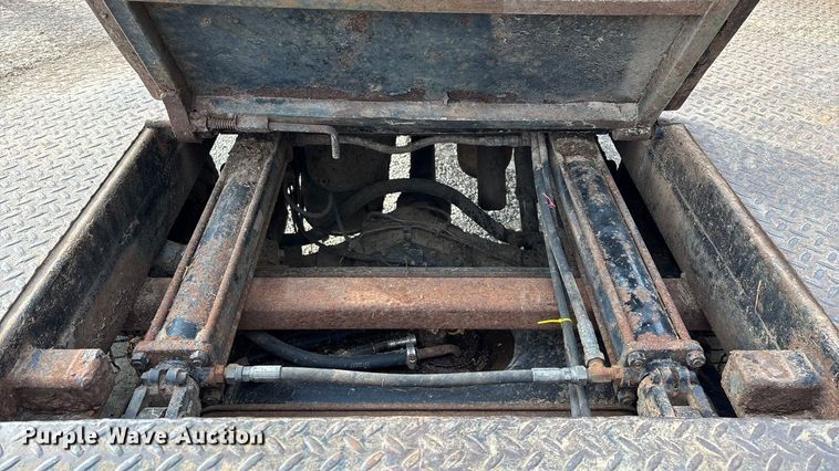 image for item ED2443 2005 GMC Sierra 3500 bale bed pickup truck