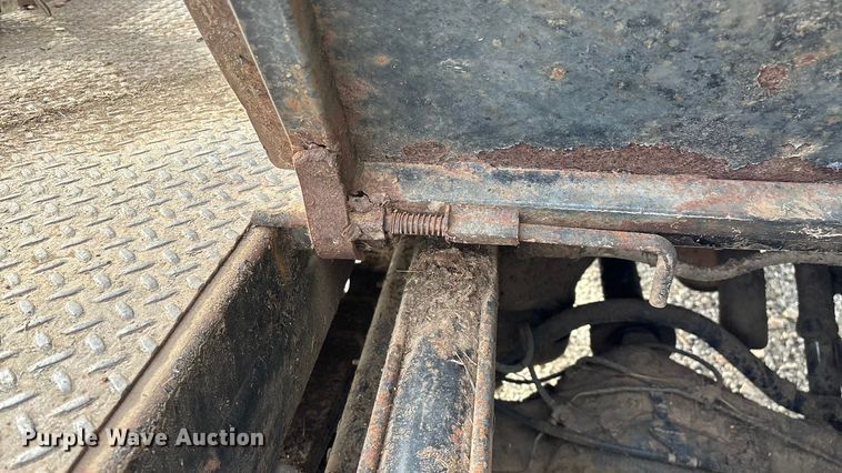 image for item ED2443 2005 GMC Sierra 3500 bale bed pickup truck