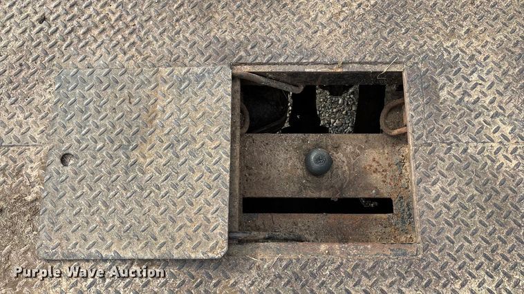 image for item ED2443 2005 GMC Sierra 3500 bale bed pickup truck