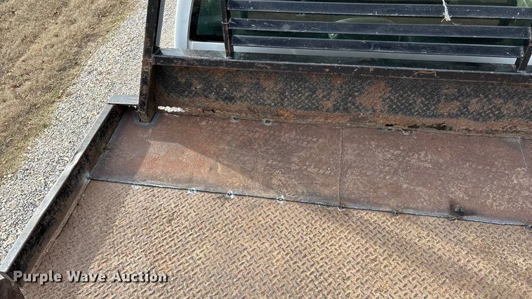 image for item ED2443 2005 GMC Sierra 3500 bale bed pickup truck