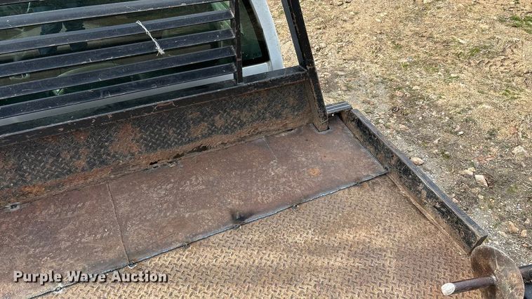 image for item ED2443 2005 GMC Sierra 3500 bale bed pickup truck